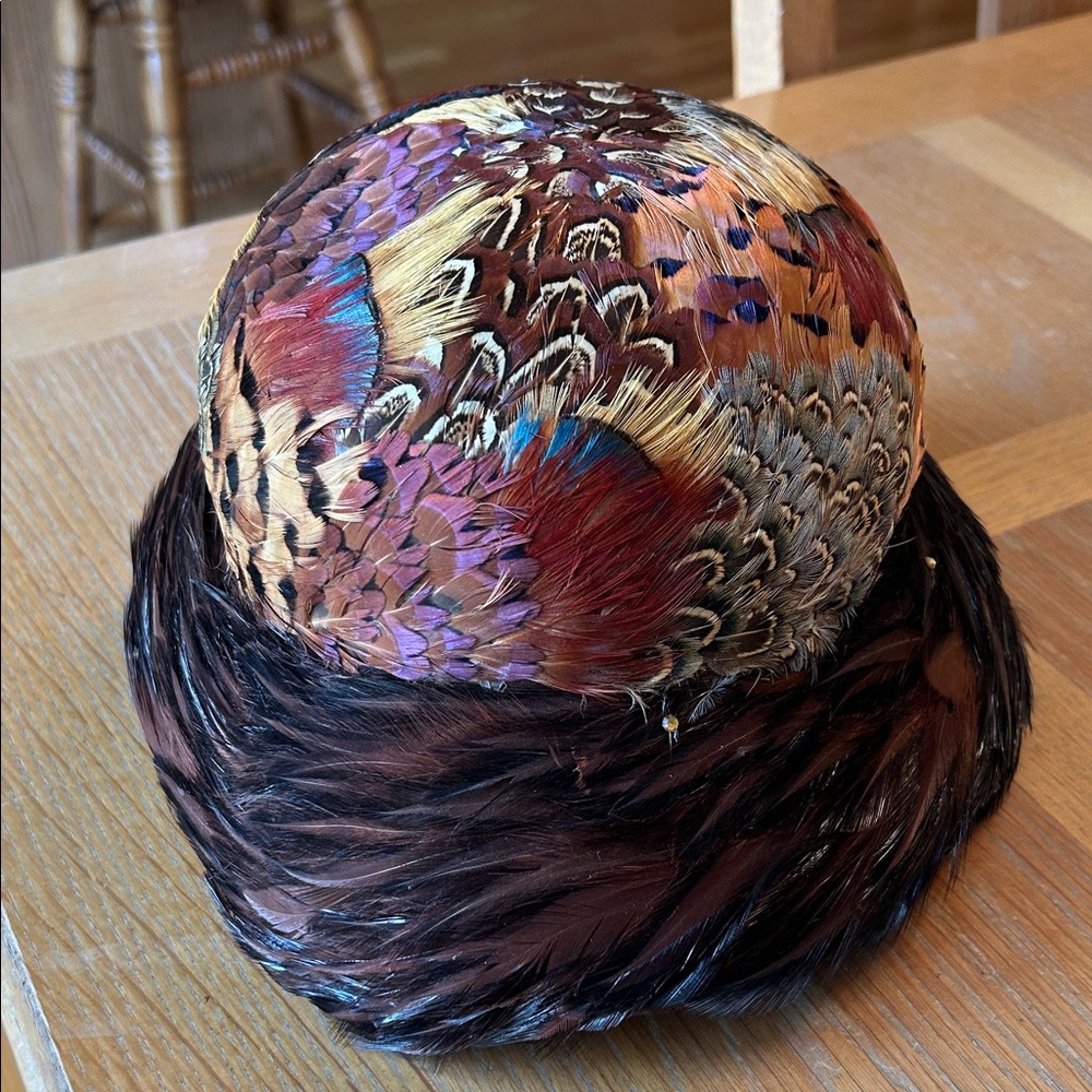 Vintage Marshall Field and Company Elegant Multicolor Feathered feather hat